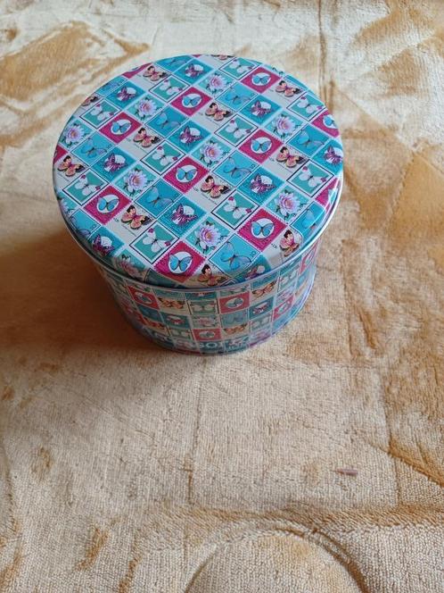 Rond blik met vlinders., Verzamelen, Blikken, Zo goed als nieuw, Overige, Overige merken, Ophalen of Verzenden