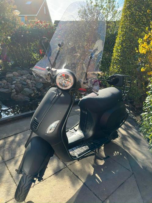 Senzo RivaLux Special Matzwart Fulloption LED Scooter, Fietsen en Brommers, Scooters | Overige merken, Zo goed als nieuw, Maximaal 25 km/u