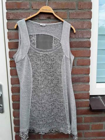 Exclusive bewerkte jurk van TREDY, 42 stretch beschikbaar voor biedingen