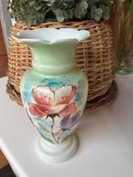 Vintage Bloemenvaas opaline, Antiek en Kunst, Antiek | Vazen, Ophalen of Verzenden