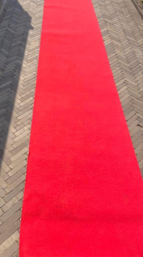 Rode loper 1 meter breed en 10 meter lang!, Huis en Inrichting, Stoffering | Tapijten en Kleden, Zo goed als nieuw, 100 tot 150 cm