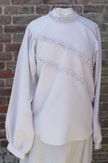 Lichtgrijs, roesjes, mooie mouwen, jaren 80 blouse , maat 42 beschikbaar voor biedingen