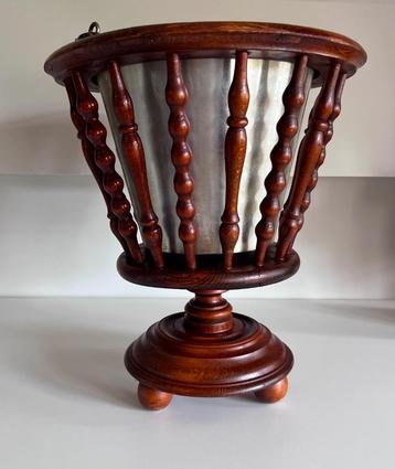 Old Wooden Planter beschikbaar voor biedingen