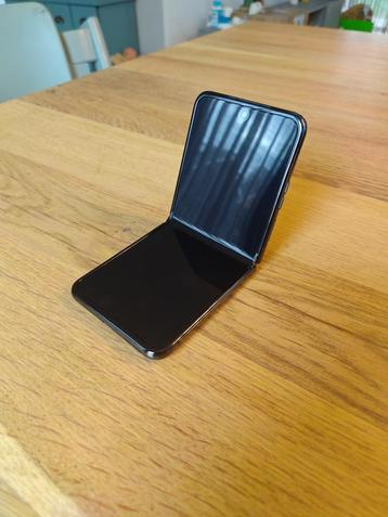 Motorola Razr 40 Ultra – Zo goed als nieuw! beschikbaar voor biedingen