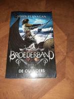 Broederband deel 1 De Outsiders John Flanagan, Boeken, John Flanagan, Ophalen of Verzenden, Zo goed als nieuw