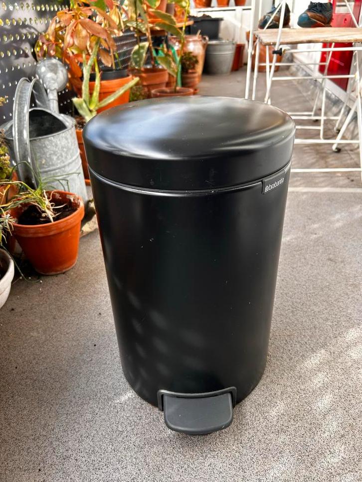 Brabantia Pedaalemmer - Zwart, Huis en Inrichting, Woonaccessoires | Prullenbakken, Gebruikt, Metaal, Minder dan 50 cm, 10 tot 20 liter