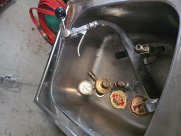 Biertap bierzuil  met wasbak koppelingen grolsch tapruiters beschikbaar voor biedingen