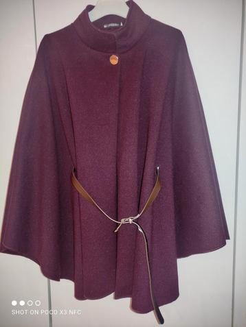 Prachtige paars/rode poncho/cape nog NIEUW!!!   beschikbaar voor biedingen