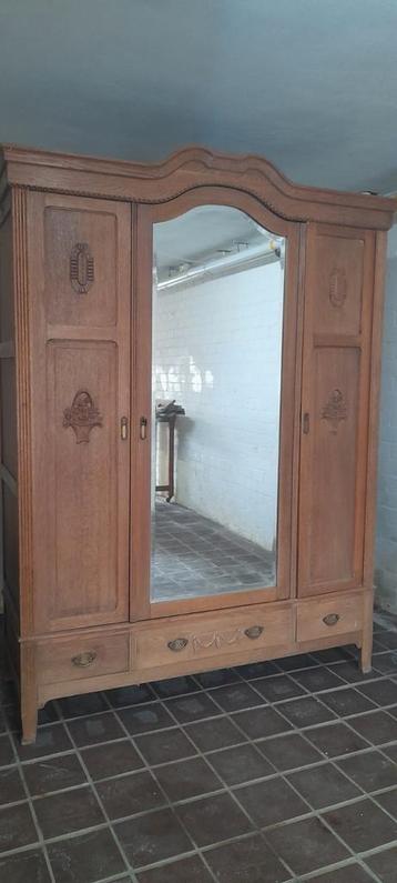 Slaapkamer kast bed ,tv kast beschikbaar voor biedingen