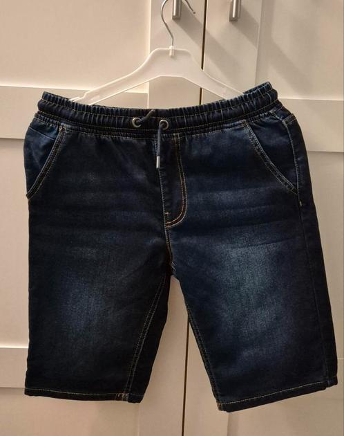 Korte spijkerbroek donkerblauw maat 152 ZGAN, Kinderen en Baby's, Kinderkleding | Maat 152, Zo goed als nieuw, Jongen, Broek, Ophalen of Verzenden