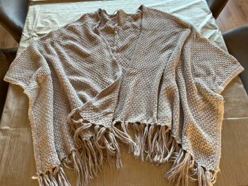 Dames vest creme mt XL /. 48 met franjes  beschikbaar voor biedingen