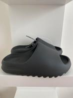 Yeezy Slide Onyx Maat 39,40 2/3,42,43,46 Deadstock, Kleding | Heren, Nieuw, Slippers, Ophalen of Verzenden, Yeezy