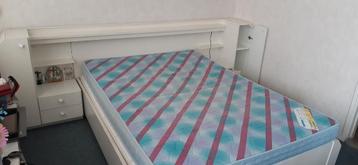Gratis bed met bijhorende kasten