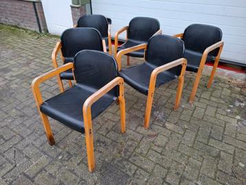 Leuke j80 Kembo armstoel stoelen zwart met hout. Zie omschr, beschikbaar voor biedingen