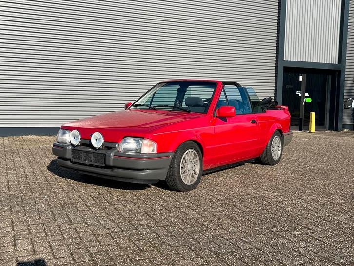 Ford Escort XR3i Cabrio 1987, Auto's, Ford, Particulier, Escort, ABS, Lichtmetalen velgen, Mistlampen, Radio, Sportstoelen, Benzine