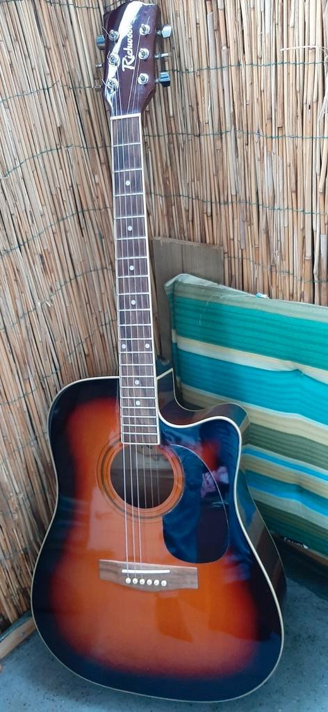 Richwood RD12 CESB Semi Akoestische gitaar in Nieuwstaat., Muziek en Instrumenten, Snaarinstrumenten | Gitaren | Akoestisch, Zo goed als nieuw