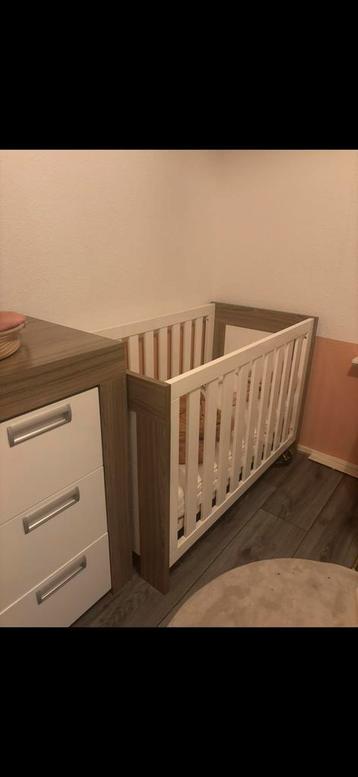 Complete baby kamer beschikbaar voor biedingen