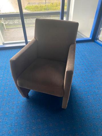 6 mooie eetkamer stoelen op wieltjes. beschikbaar voor biedingen