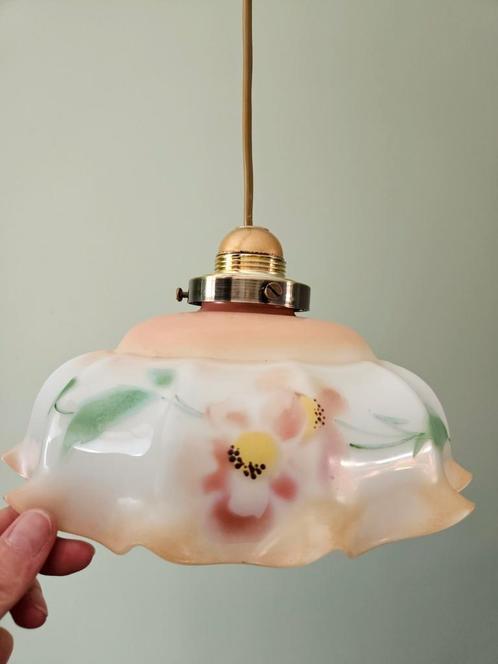 Vintage / antiek beschilderd opaline glas hanglamp, roze, Huis en Inrichting, Lampen | Hanglampen, Gebruikt, Minder dan 50 cm