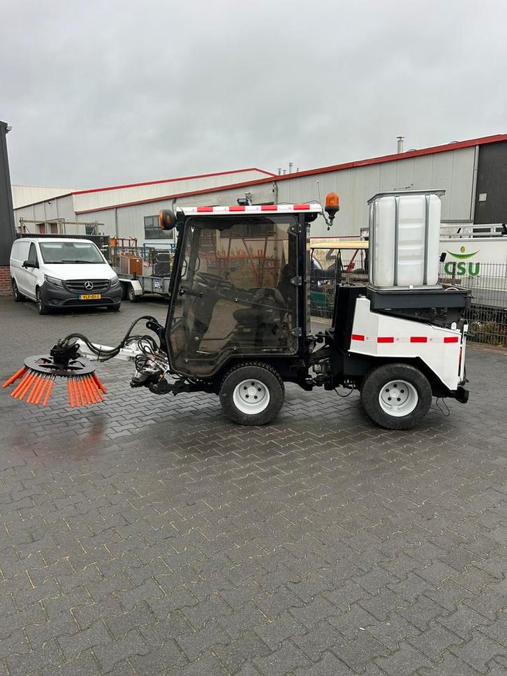 Nimos onkruidborstel machine te huur, Diensten en Vakmensen, Tuinmannen en Stratenmakers