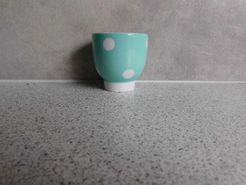 Eierdop Polkadot Aqua Wit Ikea, Ophalen of Verzenden, Zo goed als nieuw, Bord(en), Overige stijlen