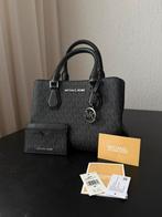 Michael Kors tas met bijpassende pasjeshouder, Sieraden, Tassen en Uiterlijk, Tassen | Damestassen, Ophalen of Verzenden, Zo goed als nieuw