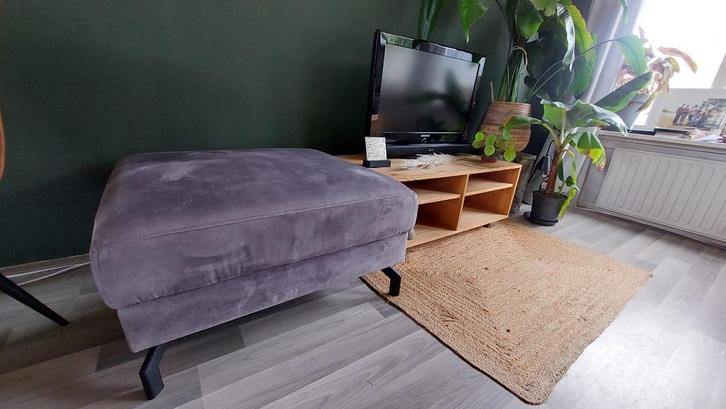 Grijze velvet poef, Huis en Inrichting, Banken | Voetenbanken en Poefen, Zo goed als nieuw, 75 tot 100 cm, 75 tot 100 cm, Vierkant