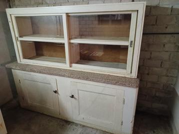 Buffetkast met graniet blad  brocante retro ouderwets beschikbaar voor biedingen