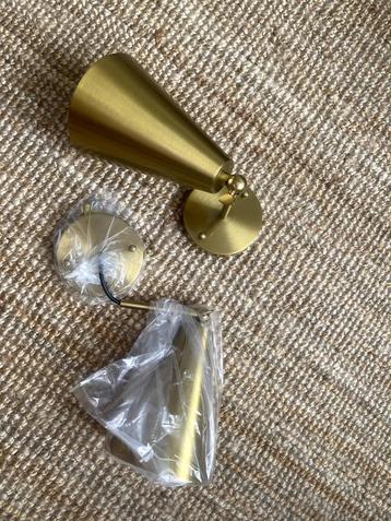 Gouden wandlampen beschikbaar voor biedingen