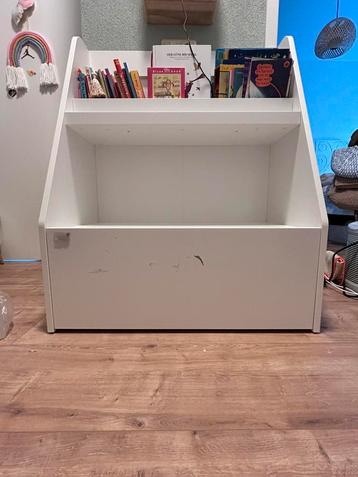 İkea Boekenkast met opbergruimte beschikbaar voor biedingen