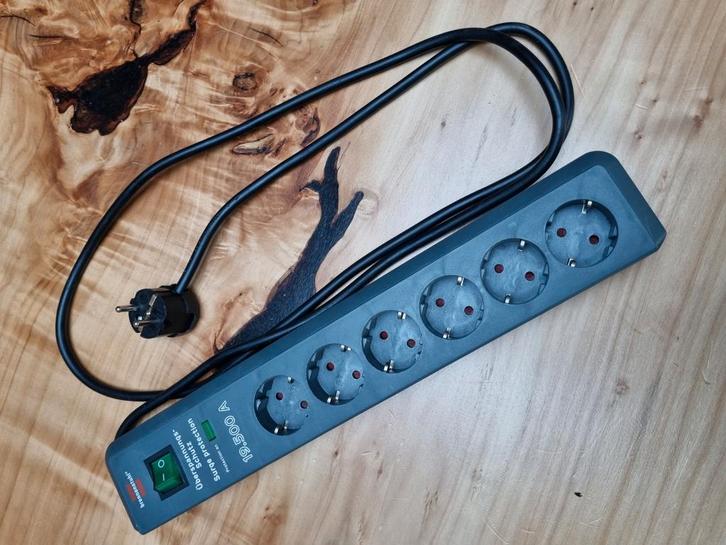 Brennenstuhl Stekkerdoos 6 voudig met beveiliging, Muziek en Instrumenten, Kabels en Stekkers, Gebruikt, Apparatuur, Ophalen of Verzenden