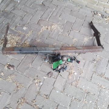 TE KOOP EEN GEBR TREKHAAK VOOR  PEUGEOT 206  SW 2002 TOT 200 beschikbaar voor biedingen