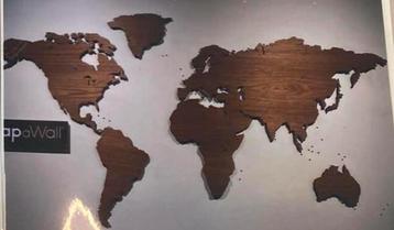 Map a wall (houten landkaart walnoot, schilderij) beschikbaar voor biedingen