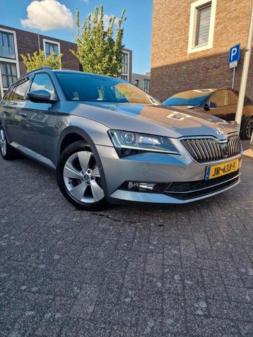 Skoda Superb 1.6TDI 88KW Combi Dsg-7 2016 Grijs beschikbaar voor biedingen