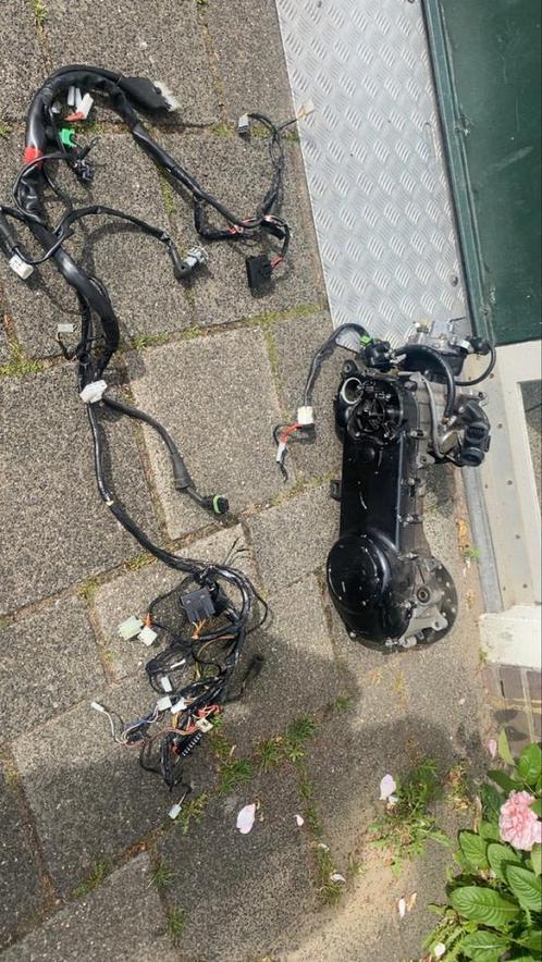 Gillera runner injectie blok 50 cc met kabelboom, Fietsen en Brommers, Brommeronderdelen | Scooters, Zo goed als nieuw, Blok, Ophalen of Verzenden