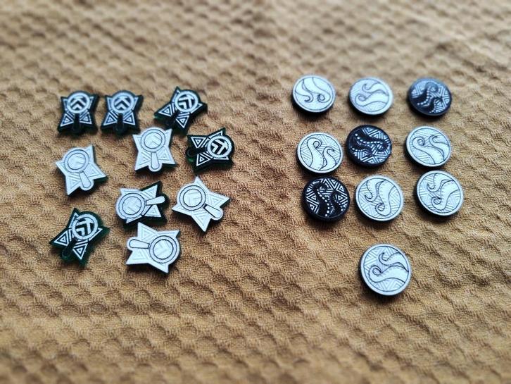 Arkham Horror: The Card Game - Laserox Tokens, Hobby en Vrije tijd, Gezelschapsspellen | Kaartspellen, Zo goed als nieuw, Een of twee spelers