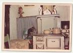 Foto van een aapje in een oude keuken, 1960 tot 1980, Gebruikt, Verzenden, Foto