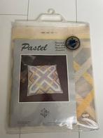 Vintage Pastel Vervaco borduurpakket kussen, Ophalen of Verzenden, Zo goed als nieuw, Borduurpakket