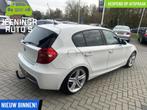 BMW 1-serie 118i|Trekhaak|M-pakket, Auto's, 1-Serie, Achterwielaandrijving, Zwart, Parkeersensor