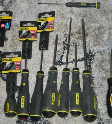 17 stuks stanley nieuwe schroevendraaiers  beschikbaar voor biedingen