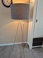 Kamer lamp op roest vrij stalen driepoot samen met hanglamp, Huis en Inrichting, Lampen | Vloerlampen, Ophalen, Zo goed als nieuw