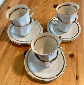 Wit servies met gouden rand - 12 delig beschikbaar voor biedingen