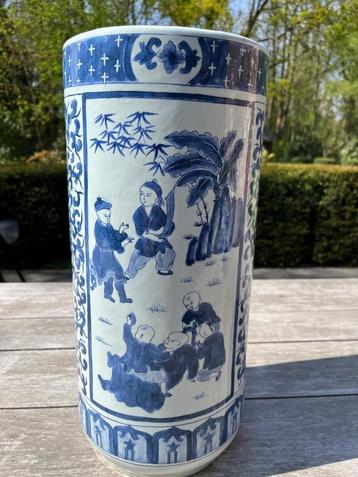 Grote Chinese vaas beschikbaar voor biedingen