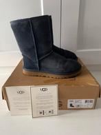 Donkerblauwe UGG Classic Short  in maat 38, Kleding | Dames, Schoenen, UGG, Blauw, Lage of Enkellaarzen, Ophalen of Verzenden