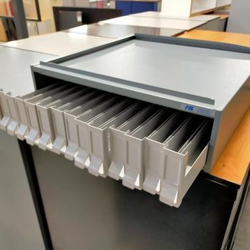 Ladekast met 14 kleine laadjes voor opslag dia`s- lab opslag beschikbaar voor biedingen