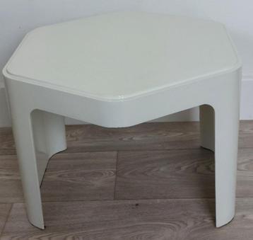 Hexagonale Bijzettafel van Peter Ghyzcy Jaren 70 beschikbaar voor biedingen