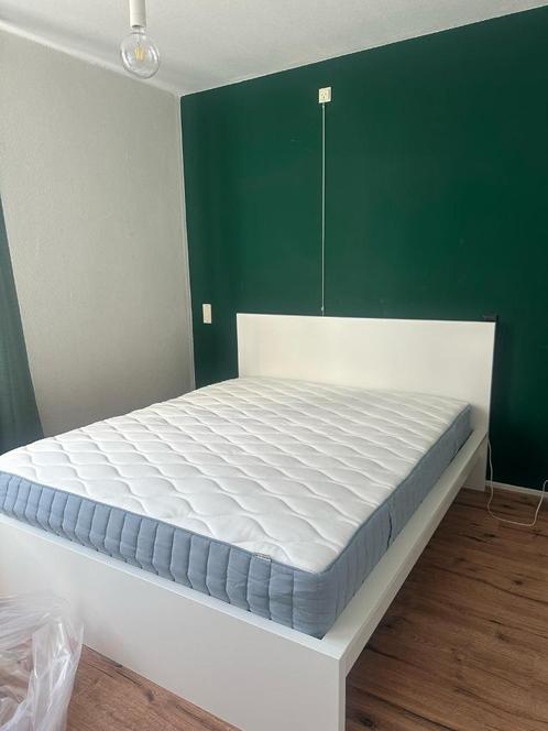 IKEA MALM bedframe (160x200) met LÖNSET lattenbodem + 4 opsl, Huis en Inrichting, Slaapkamer | Bedden, Zo goed als nieuw, Tweepersoons