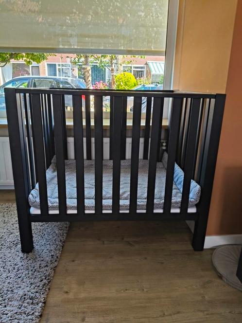 Box vierkant zwart verstelbaar, Kinderen en Baby's, Boxen, Zo goed als nieuw, In hoogte verstelbaar, Boxkleed, Ophalen