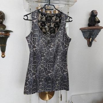 Top in tijgerprint.  Maat S. beschikbaar voor biedingen