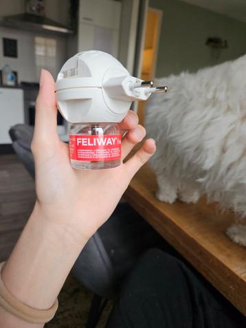 Feliway diffuser en half vol flesje feliway friends beschikbaar voor biedingen